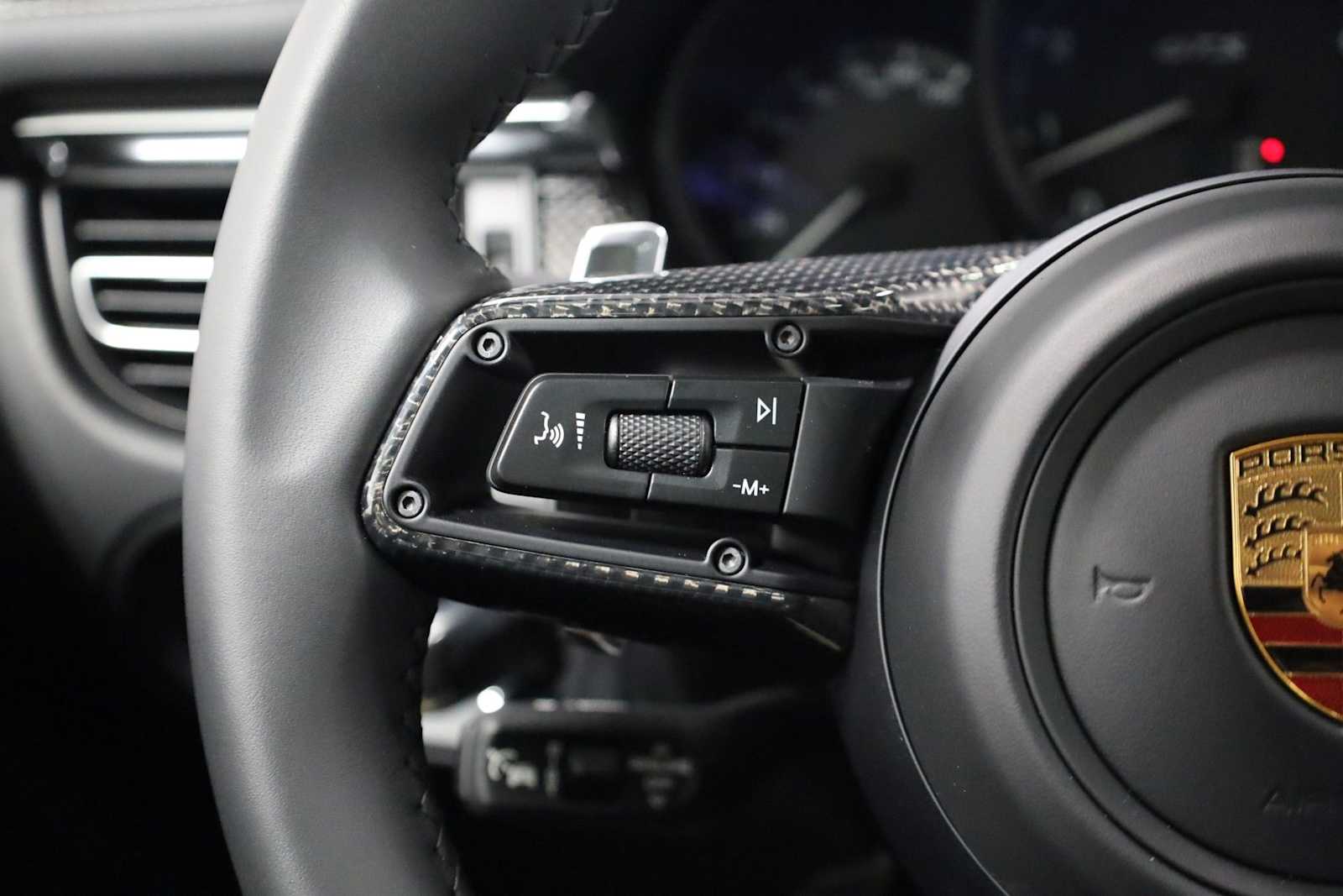 Thumbnail: 2026 Porsche Macan - 27