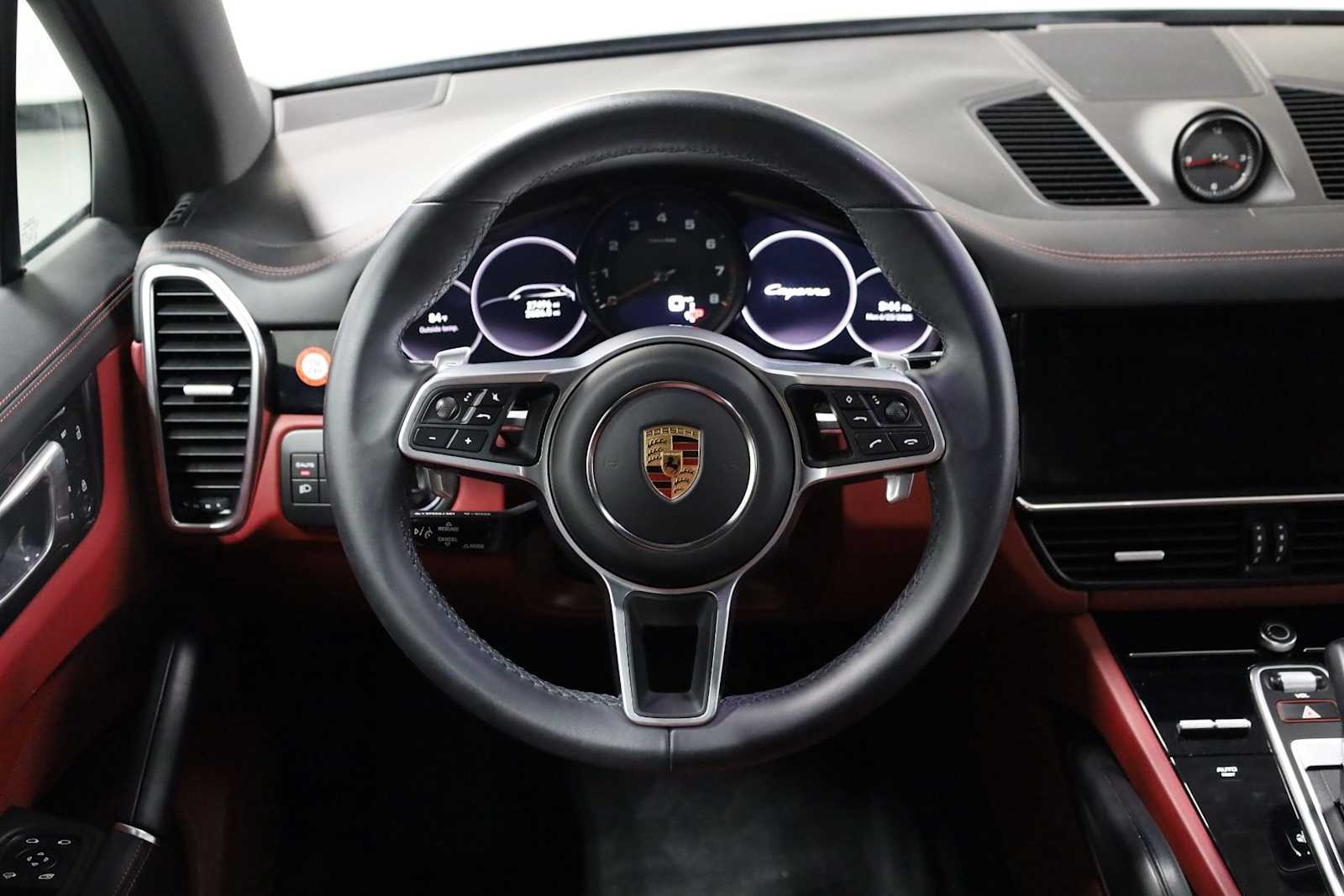 Thumbnail: 2022 Porsche Cayenne - 25