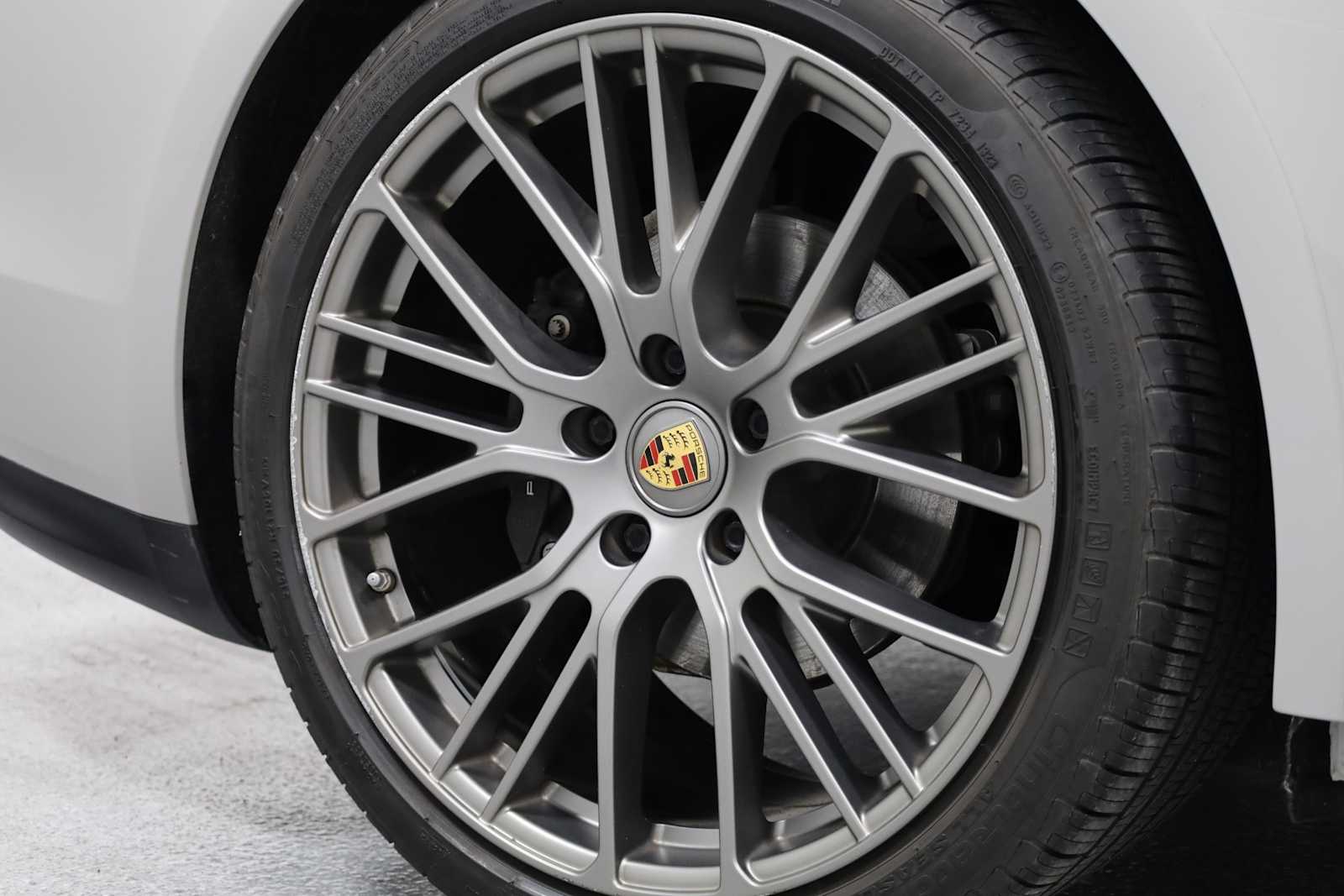 2023 Porsche Panamera 4 37