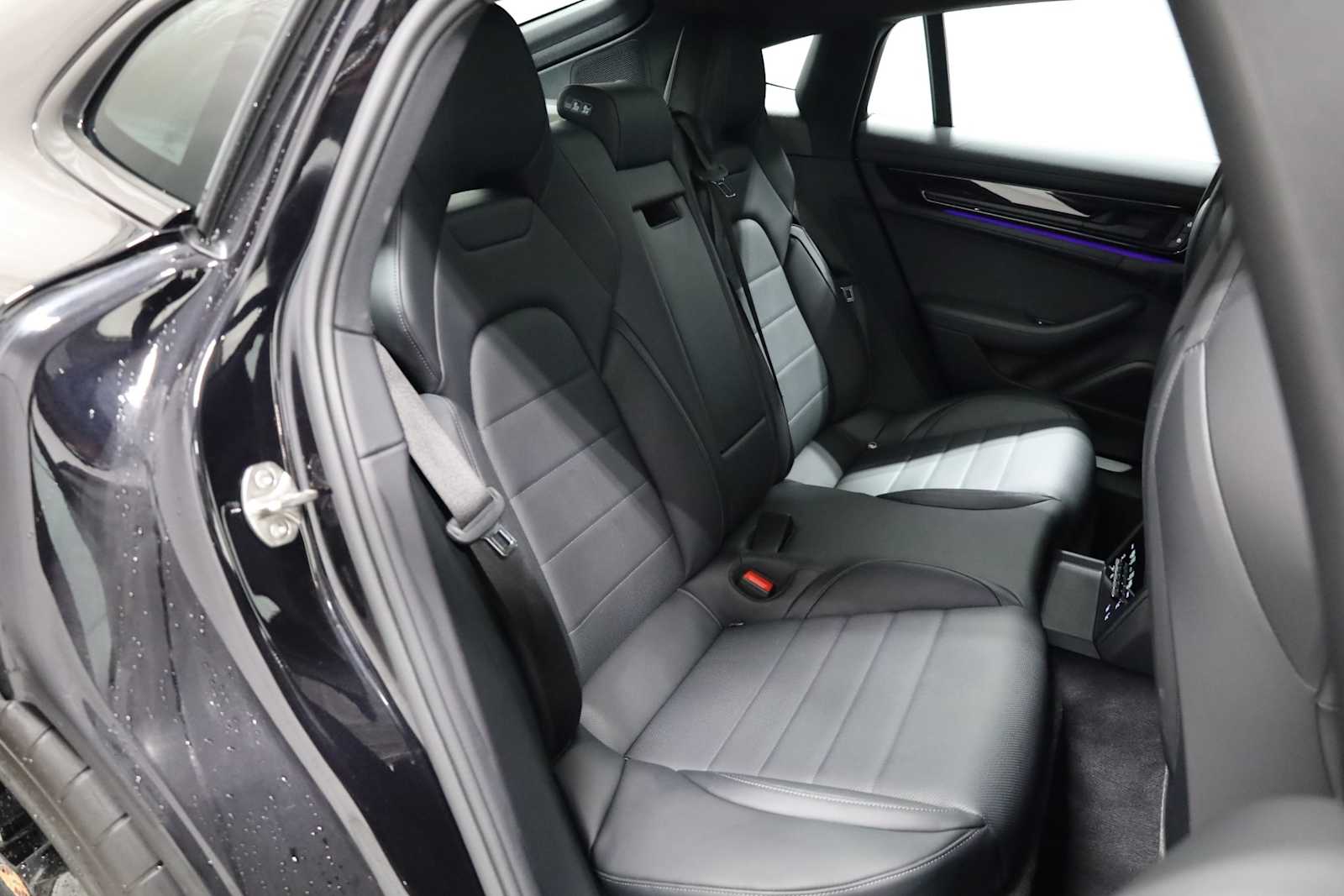 Thumbnail: 2025 Porsche Panamera - 34