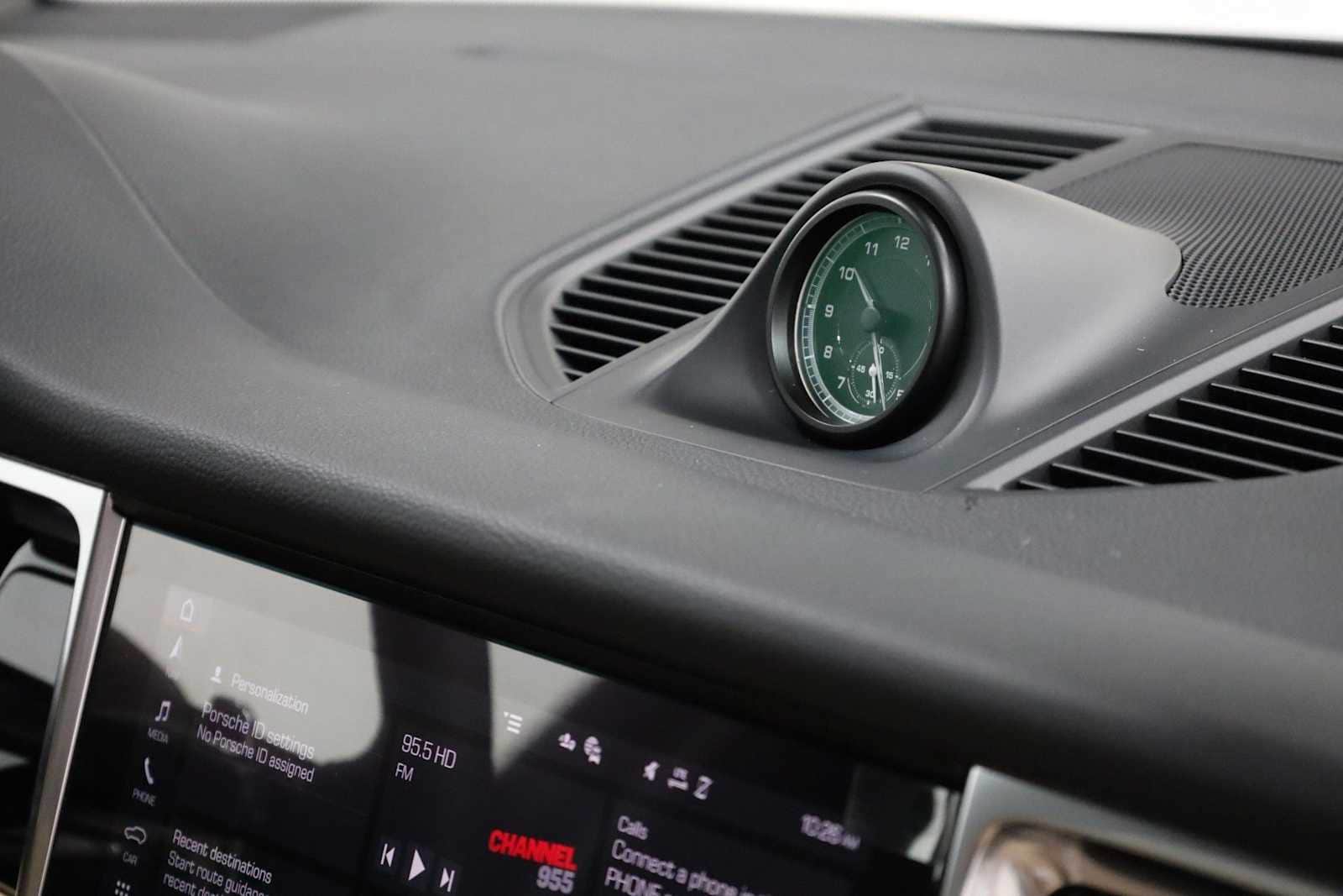 Thumbnail: 2026 Porsche Macan - 24