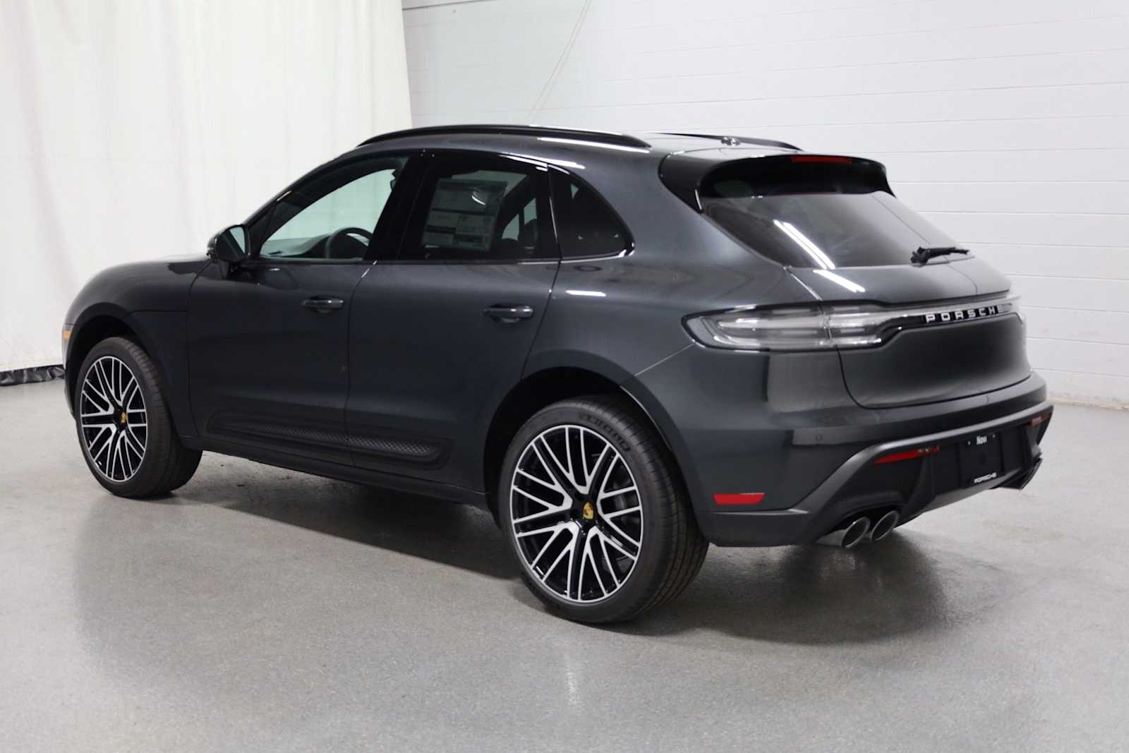 Thumbnail: 2026 Porsche Macan - 3
