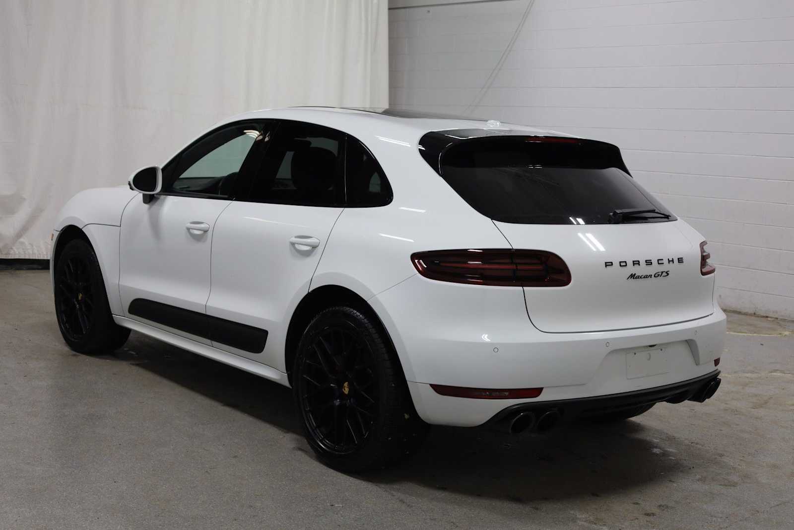 Thumbnail: 2018 Porsche Macan - 3
