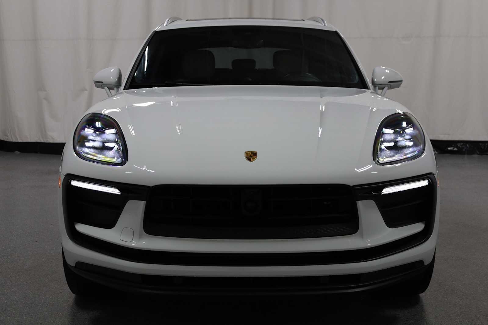 Thumbnail: 2023 Porsche Macan - 14