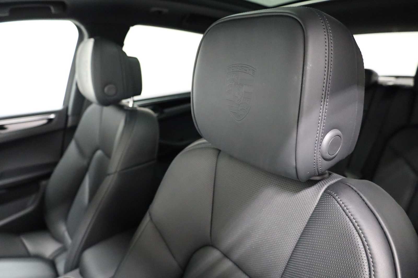 Thumbnail: 2026 Porsche Macan - 19