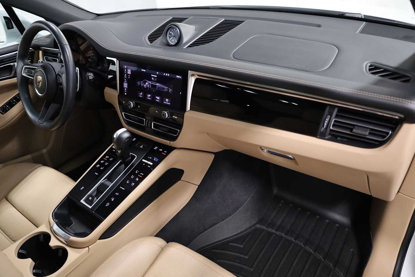 Thumbnail: 2023 Porsche Macan - 6