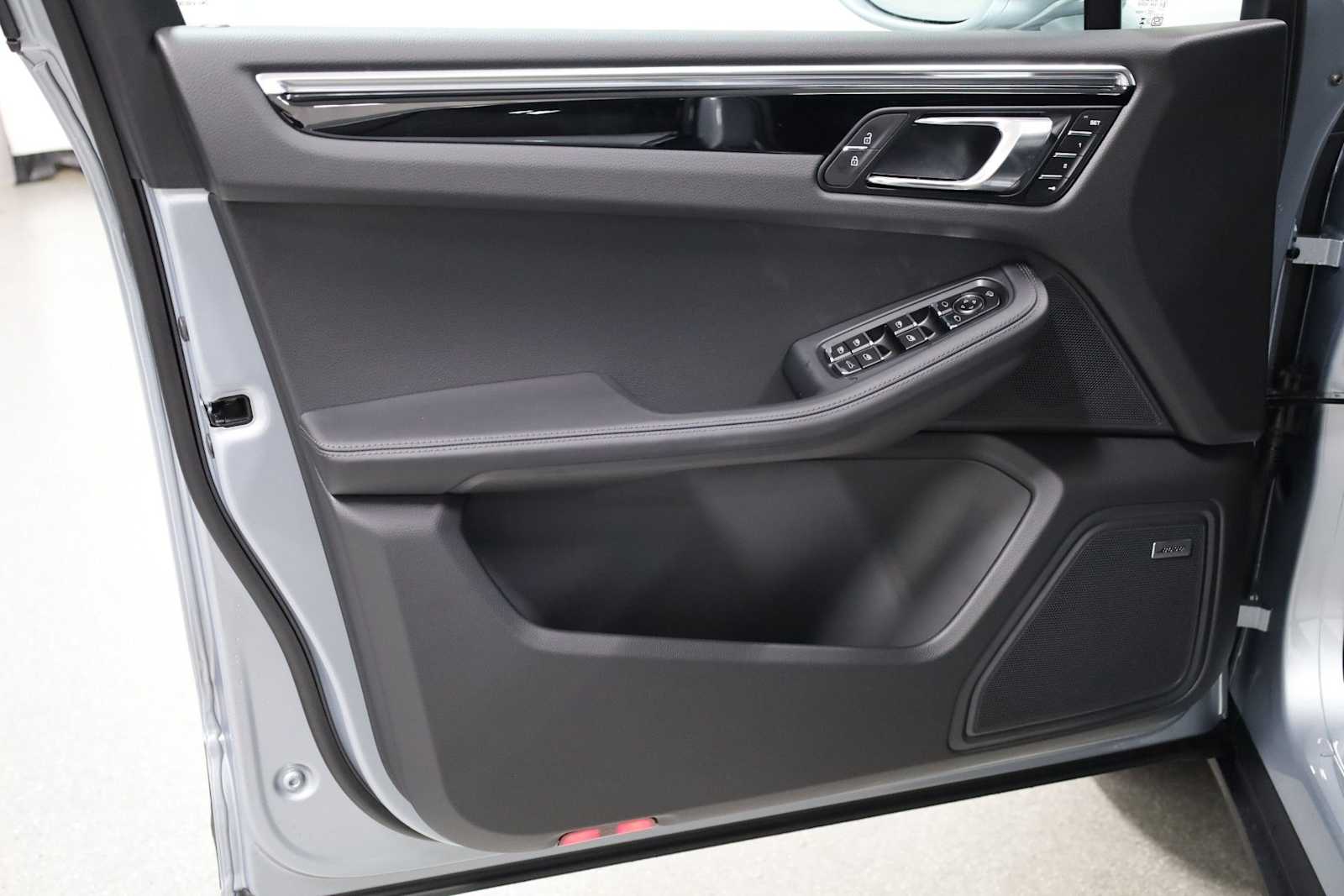 Thumbnail: 2026 Porsche Macan - 16