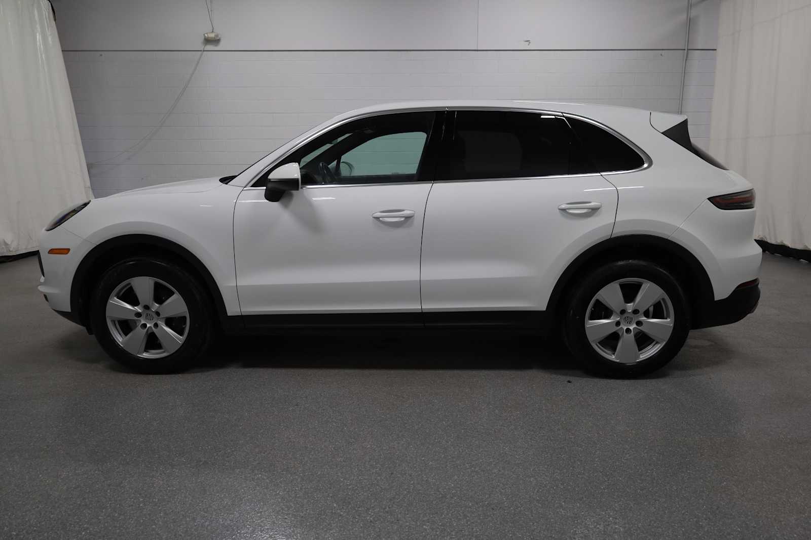Thumbnail: 2022 Porsche Cayenne - 2