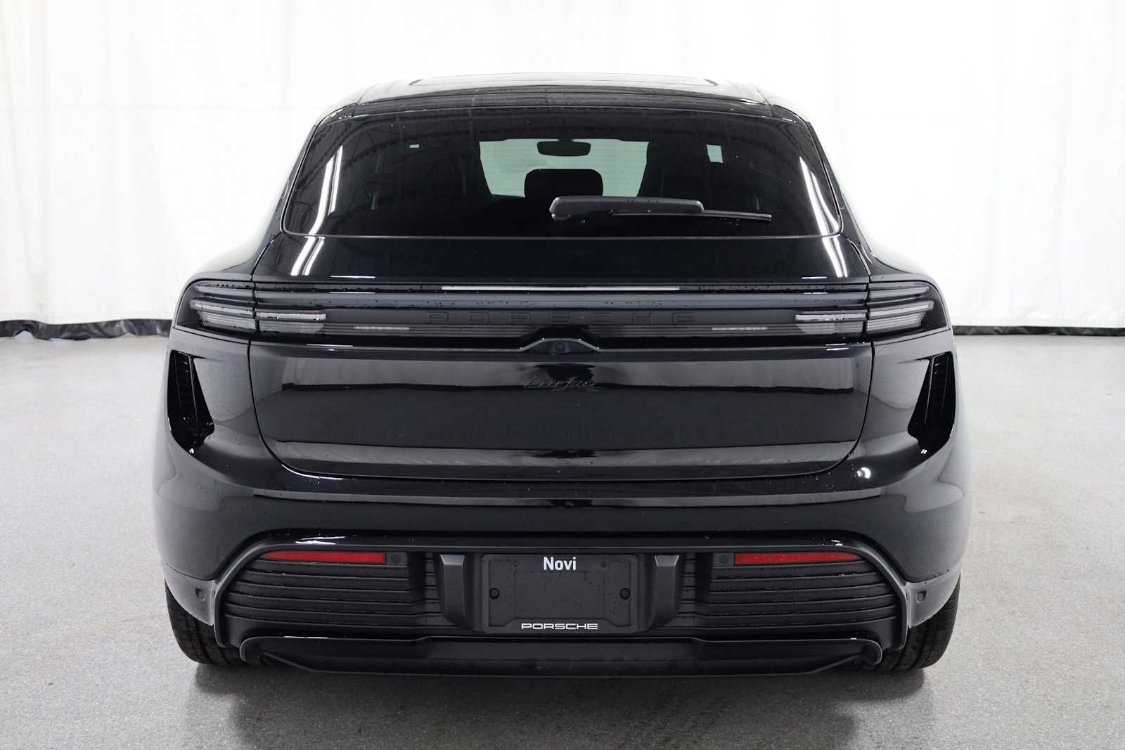 Thumbnail: 2025 Porsche Macan - 7