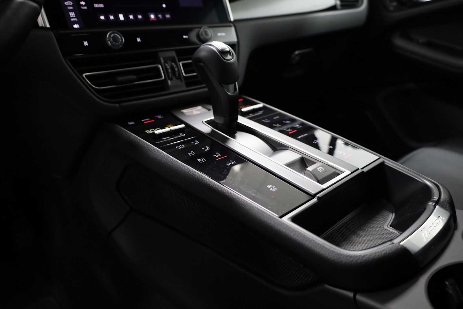 Thumbnail: 2024 Porsche Macan - 29