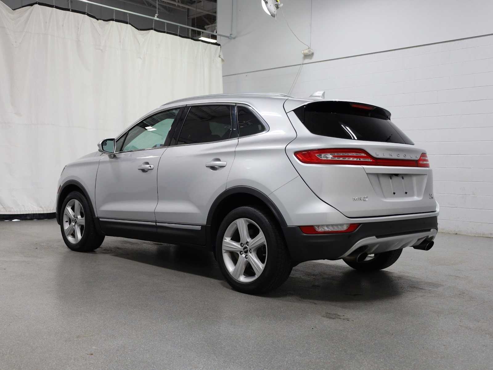 Thumbnail: 2016 Lincoln MKC - 3