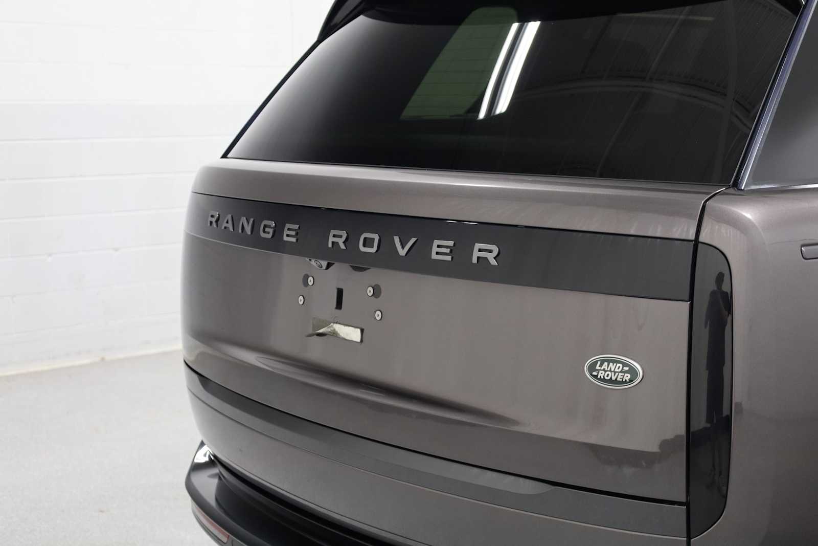 Thumbnail: 2023 Land Rover Range Rover - 16