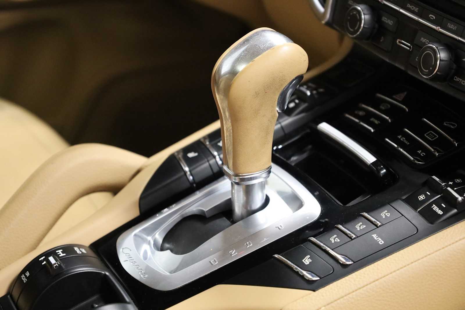 Thumbnail: 2014 Porsche Cayenne - 21