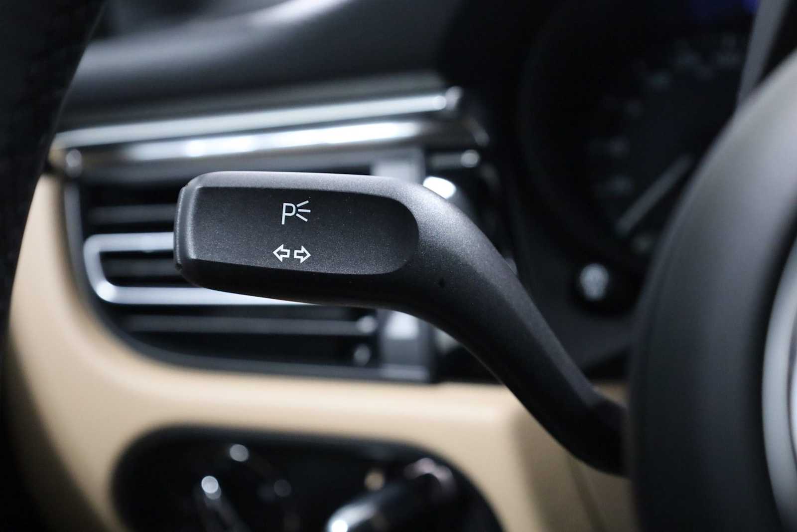 Thumbnail: 2026 Porsche Macan - 31