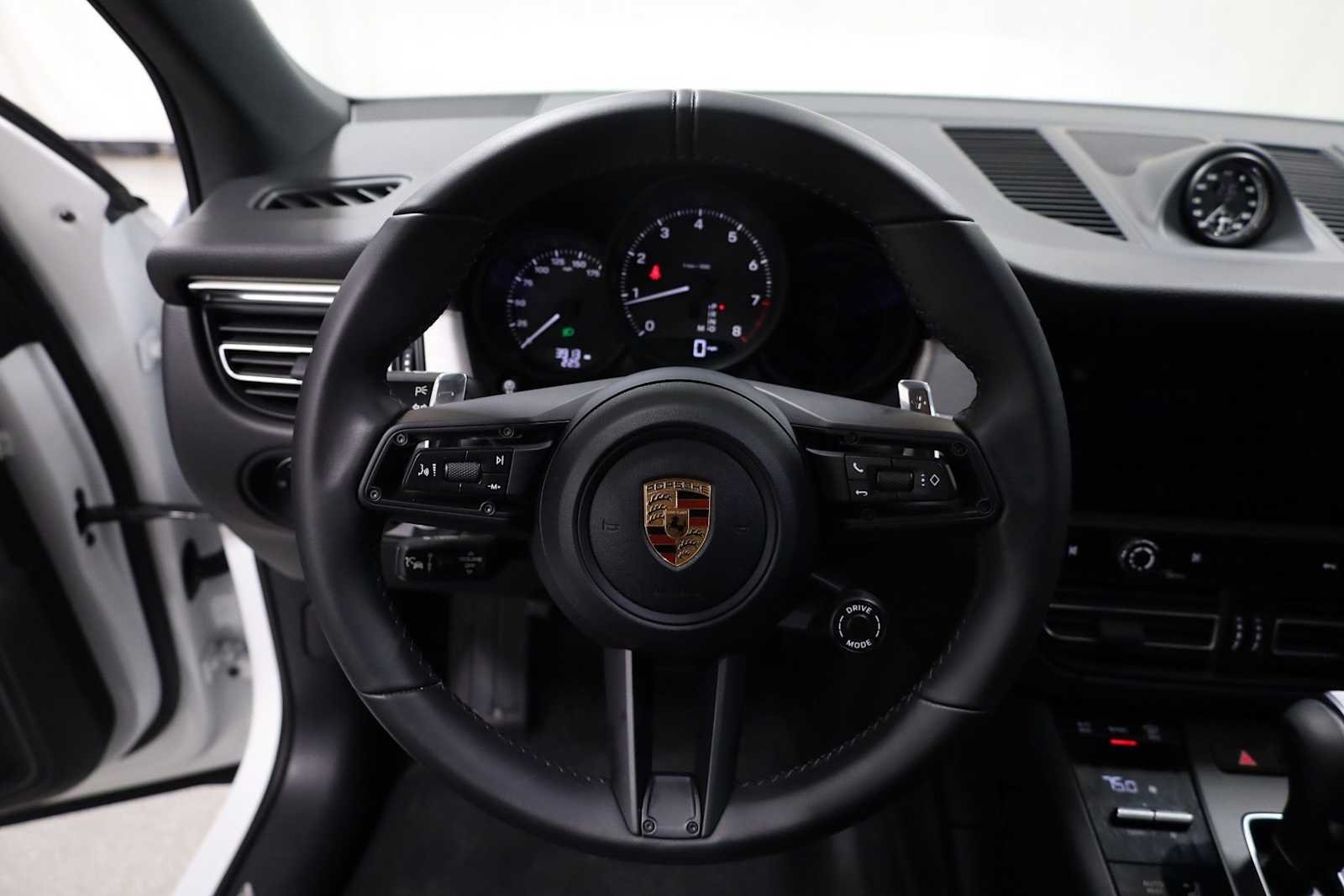 Thumbnail: 2026 Porsche Macan - 25