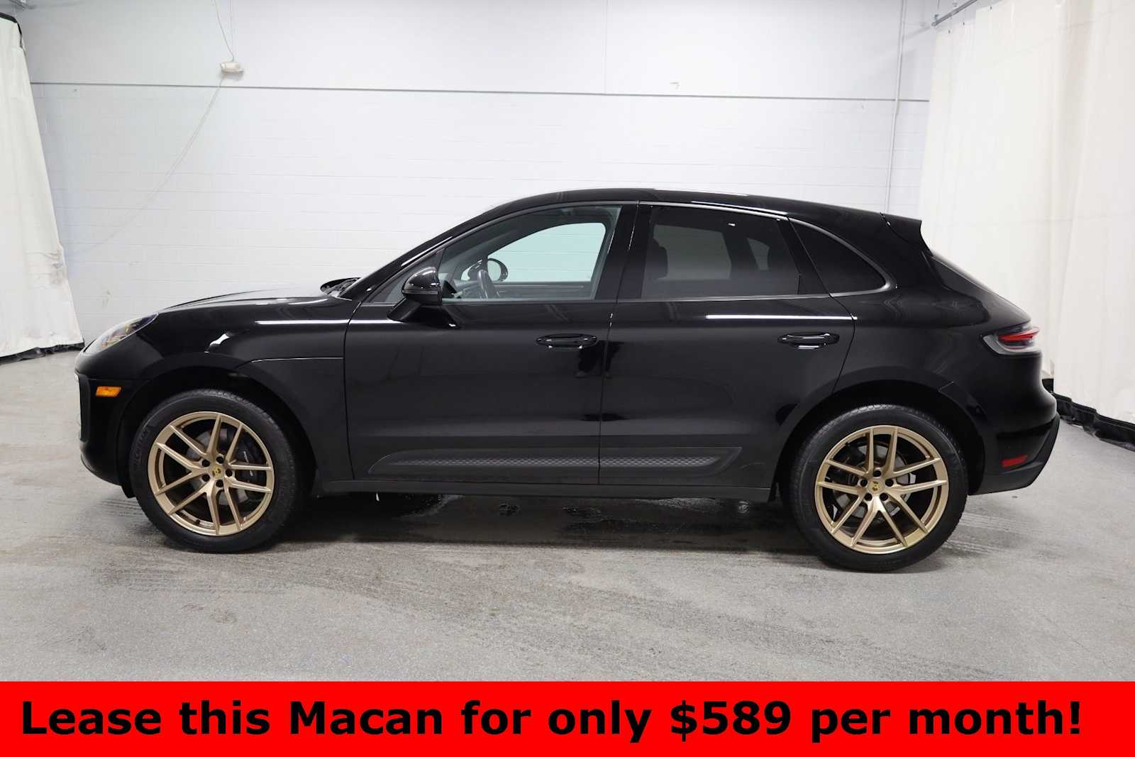 Thumbnail: 2023 Porsche Macan - 2