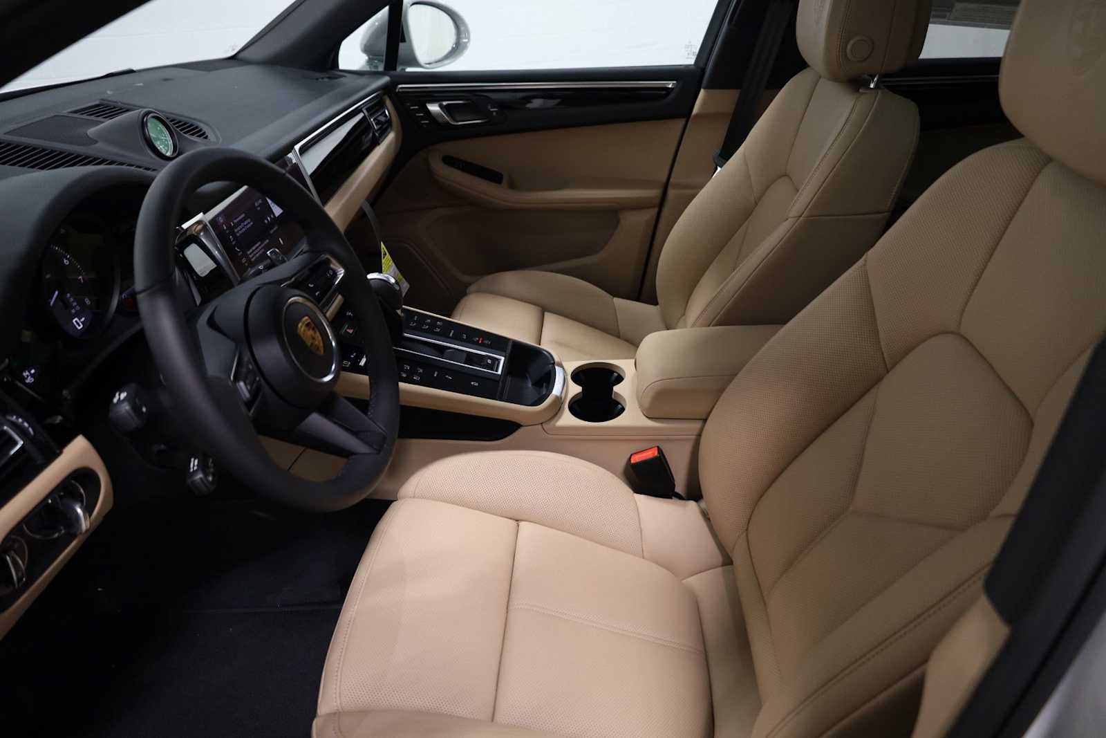 Thumbnail: 2026 Porsche Macan - 5