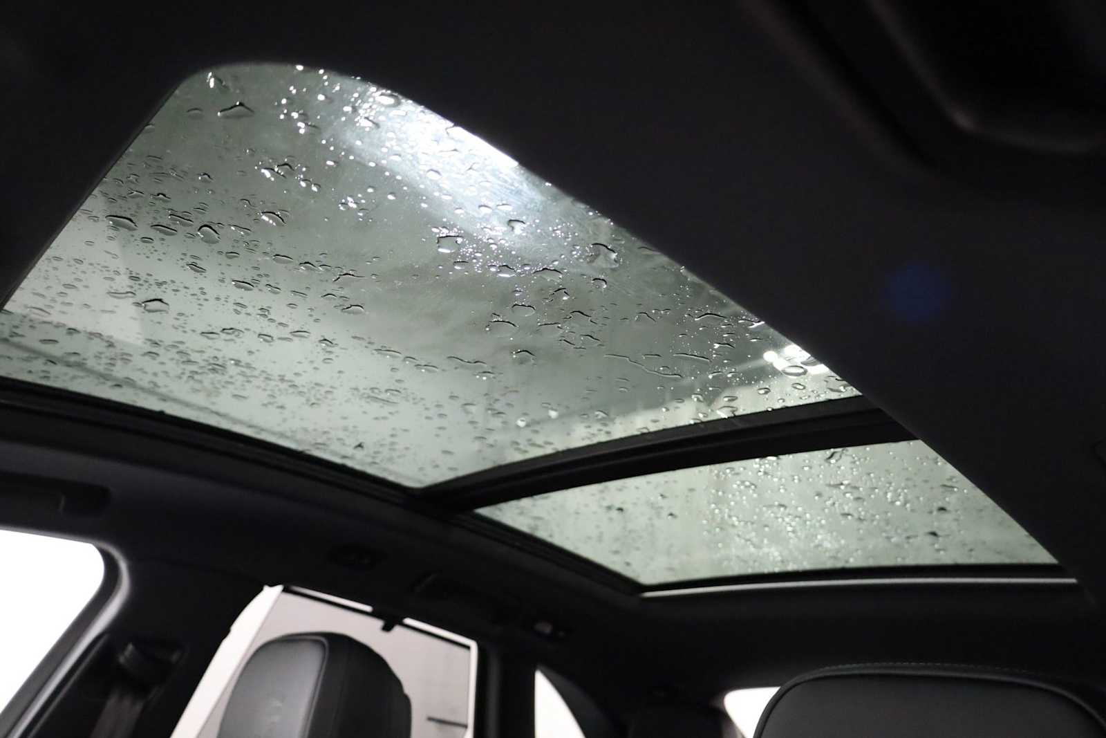 Thumbnail: 2026 Porsche Macan - 20