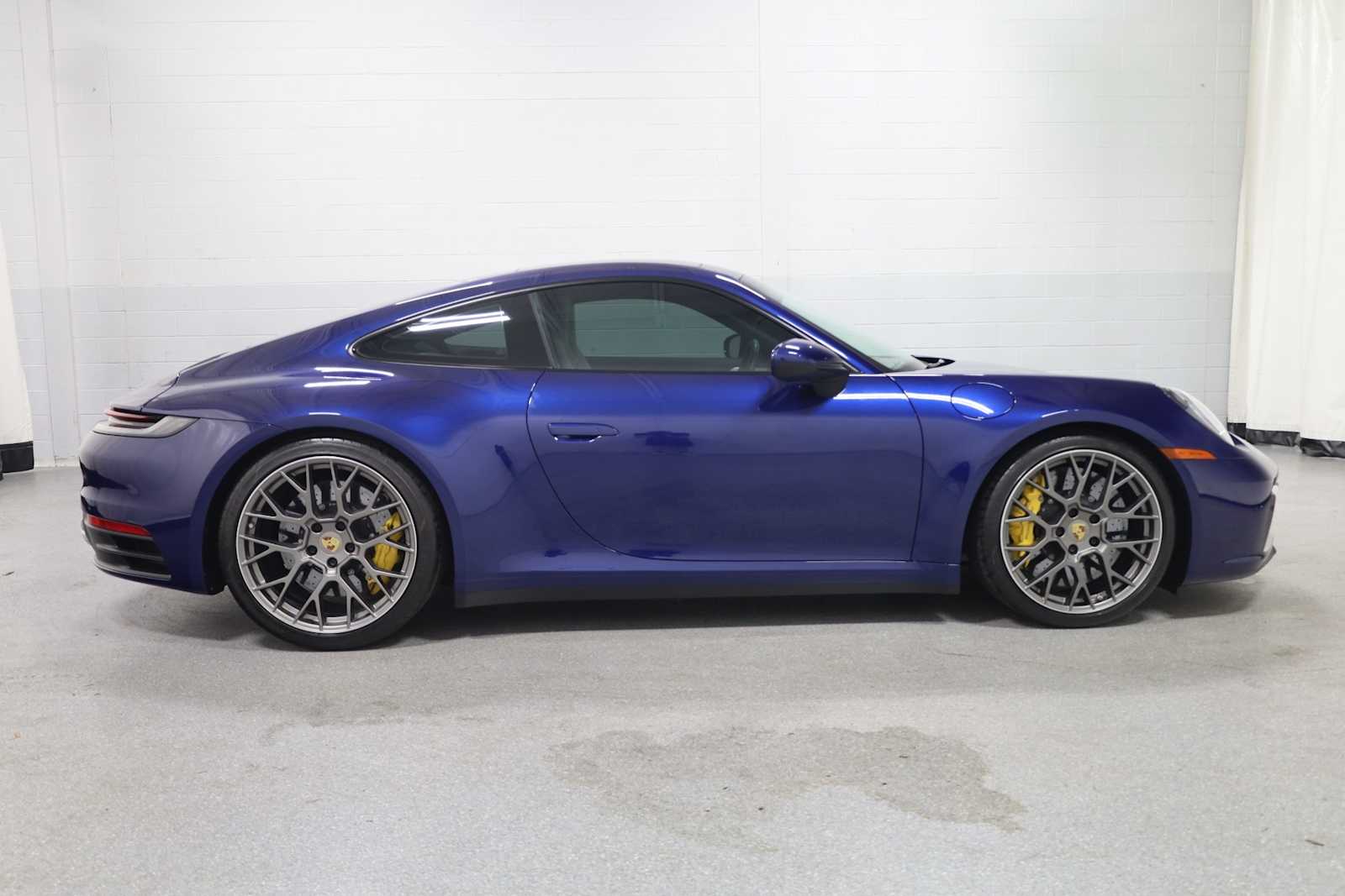 Thumbnail: 2020 Porsche 911 - 10