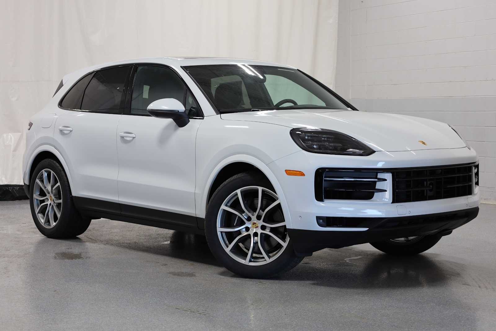 Thumbnail: 2024 Porsche Cayenne - 9