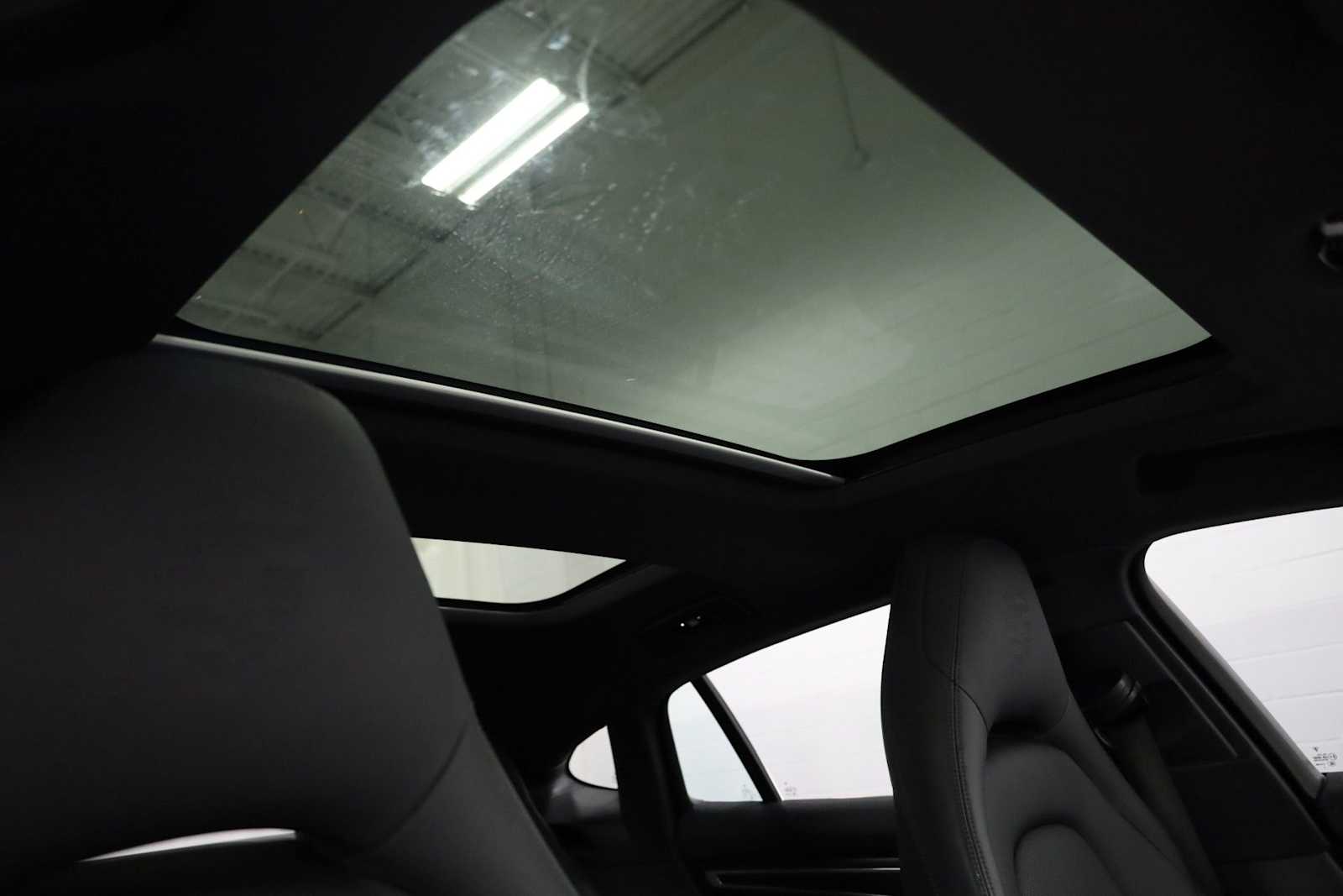 Thumbnail: 2023 Porsche Panamera - 20