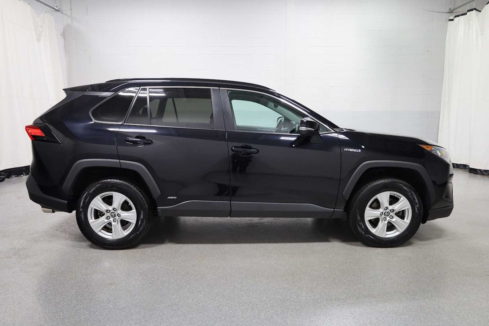 Thumbnail: 2021 Toyota RAV4 - 10