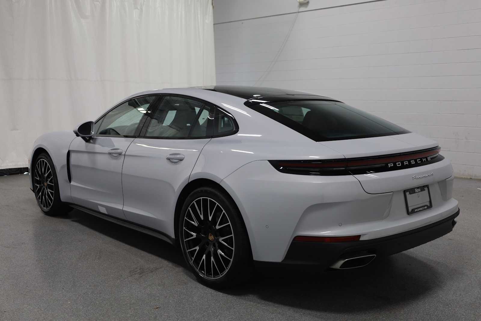 Thumbnail: 2025 Porsche Panamera - 3