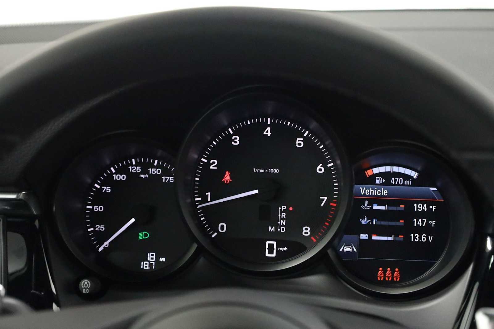 Thumbnail: 2026 Porsche Macan - 25