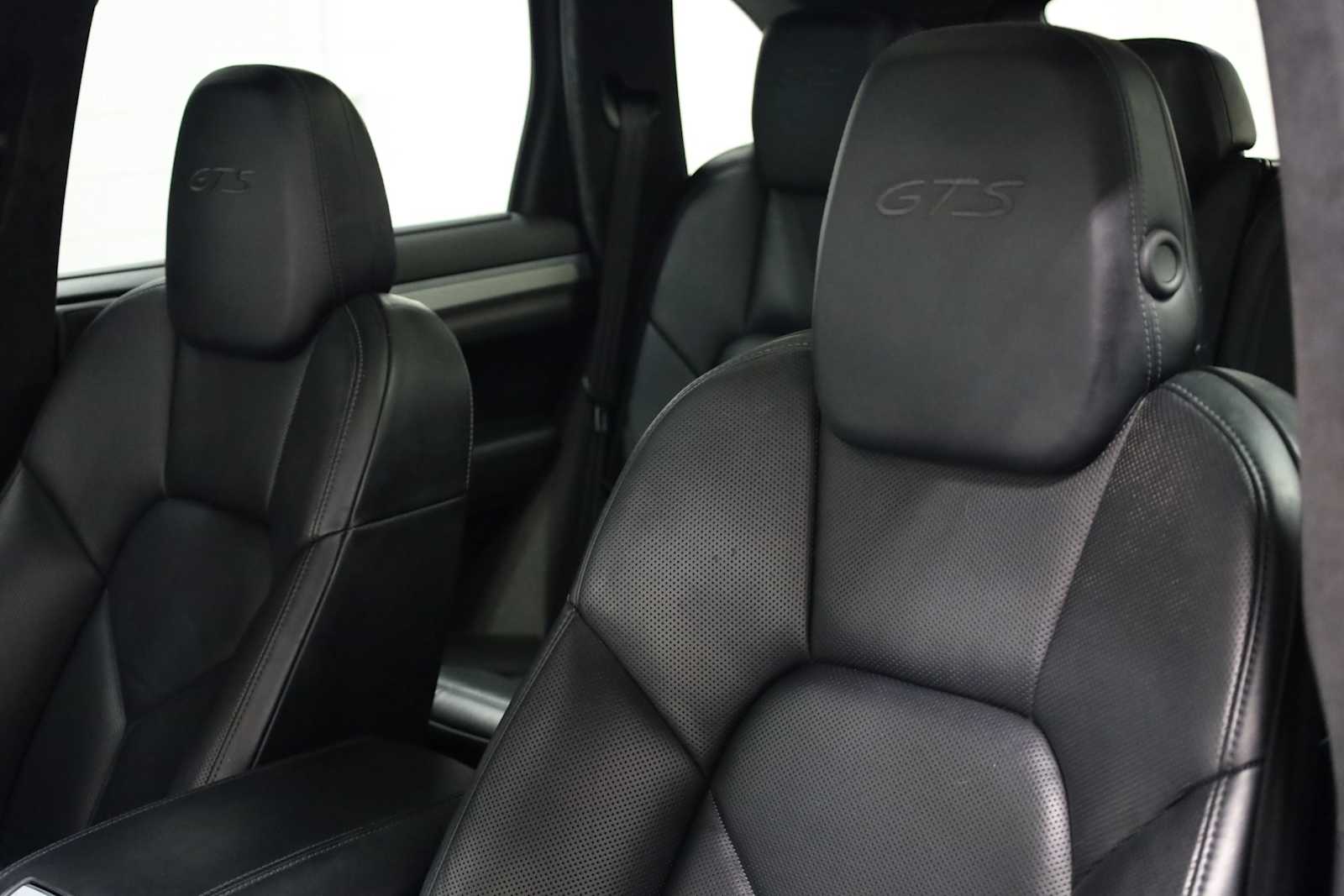Thumbnail: 2018 Porsche Cayenne - 15