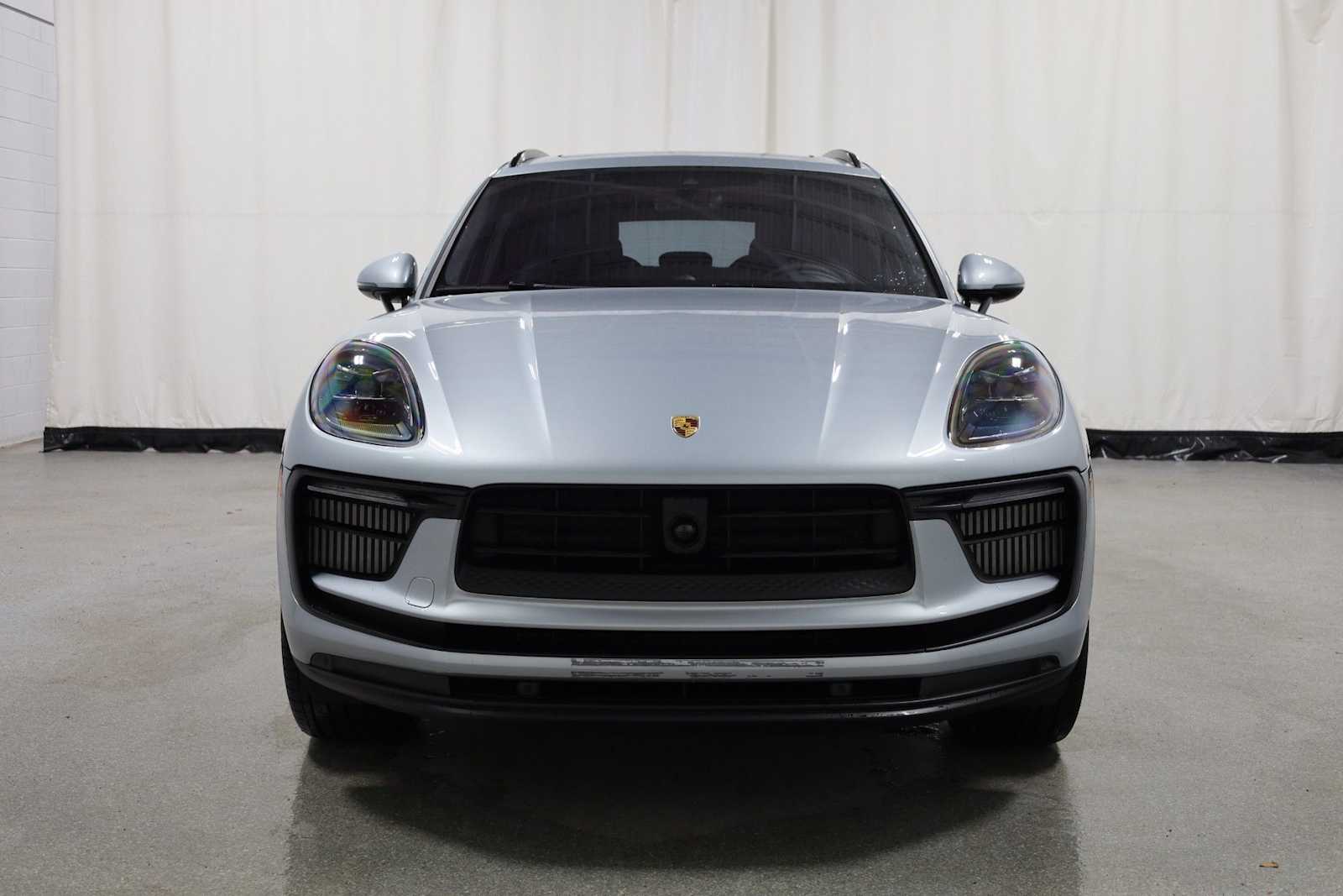 Thumbnail: 2026 Porsche Macan - 14