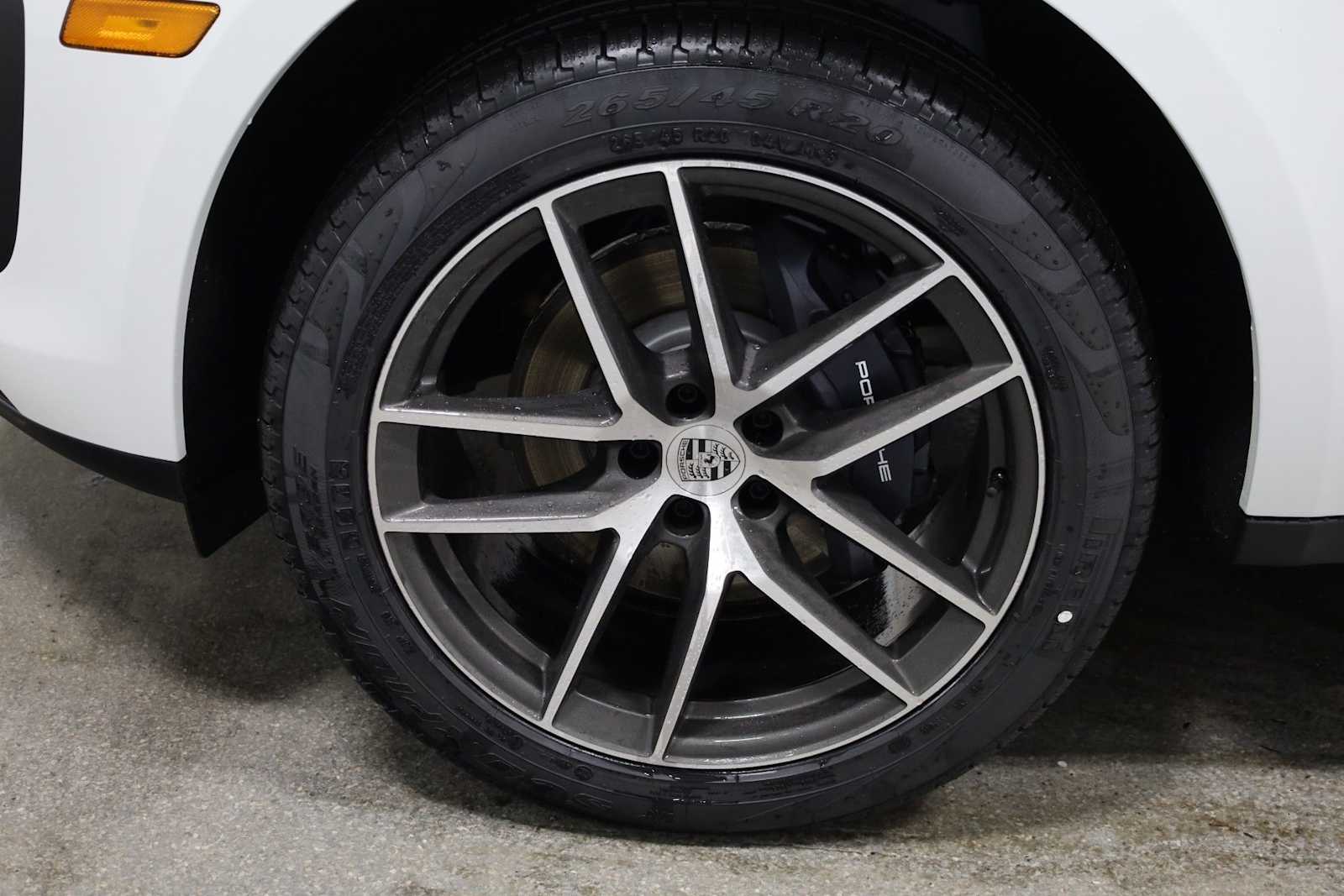 Thumbnail: 2026 Porsche Macan - 40