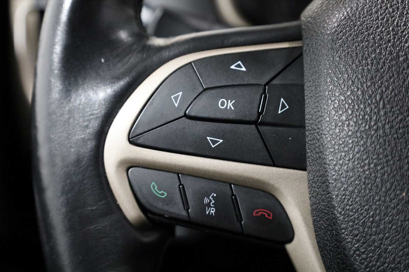 Thumbnail: 2016 Jeep Cherokee - 24