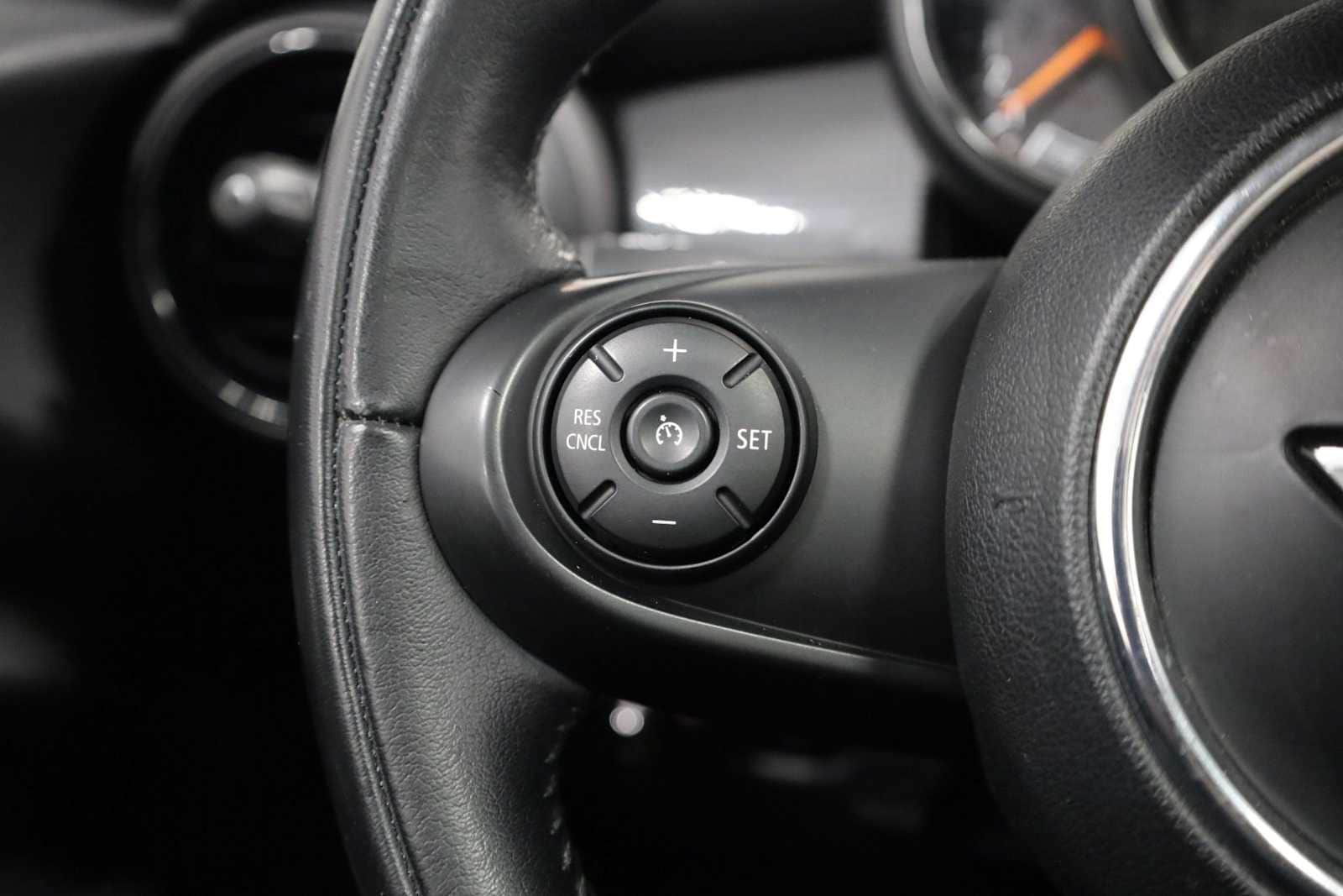 Thumbnail: 2016 MINI Cooper Hardtop - 25