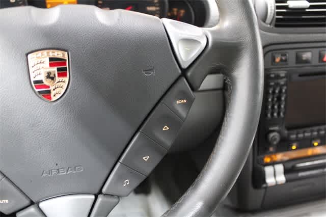 2004 Porsche Cayenne  21