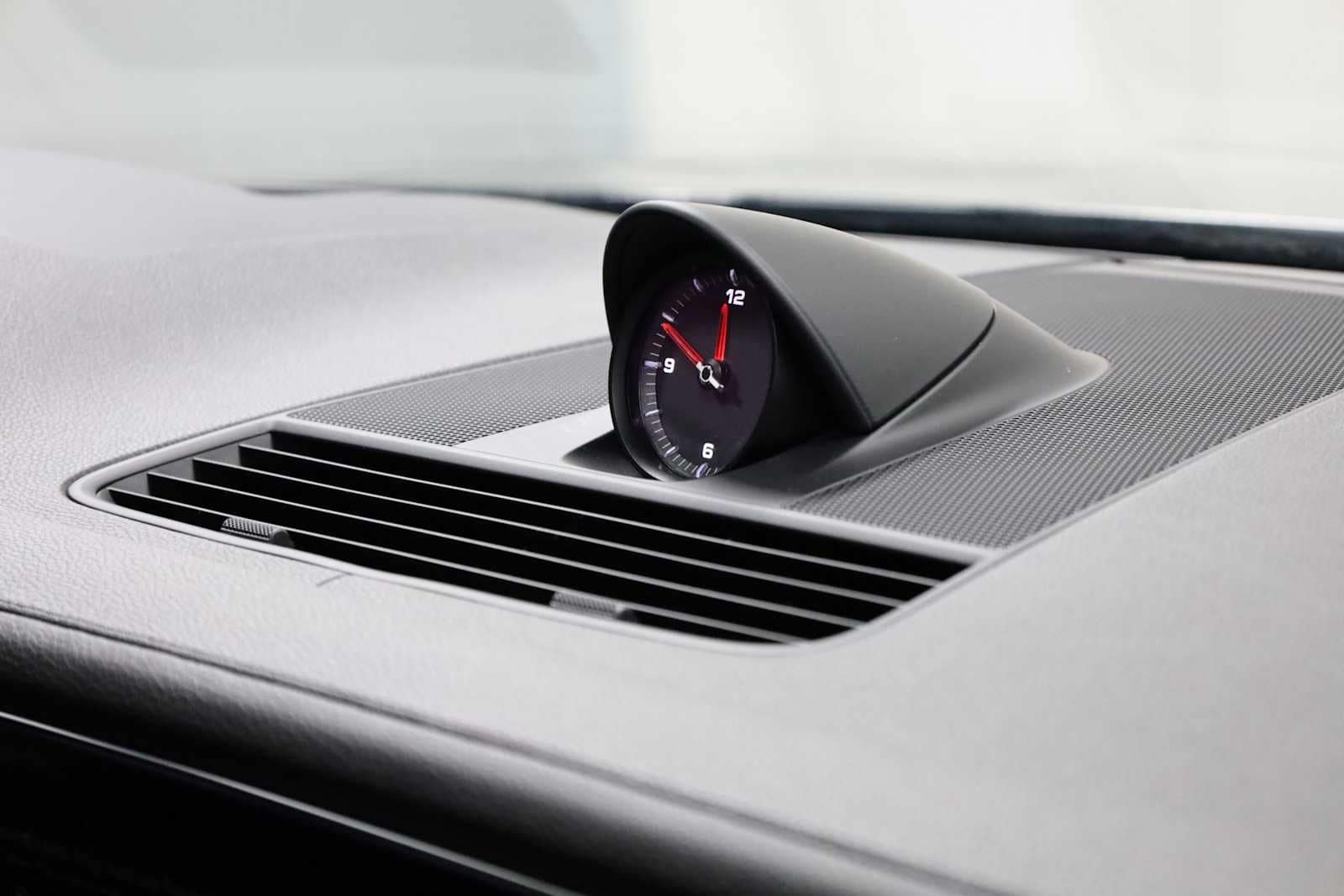 Thumbnail: 2023 Porsche Panamera - 23