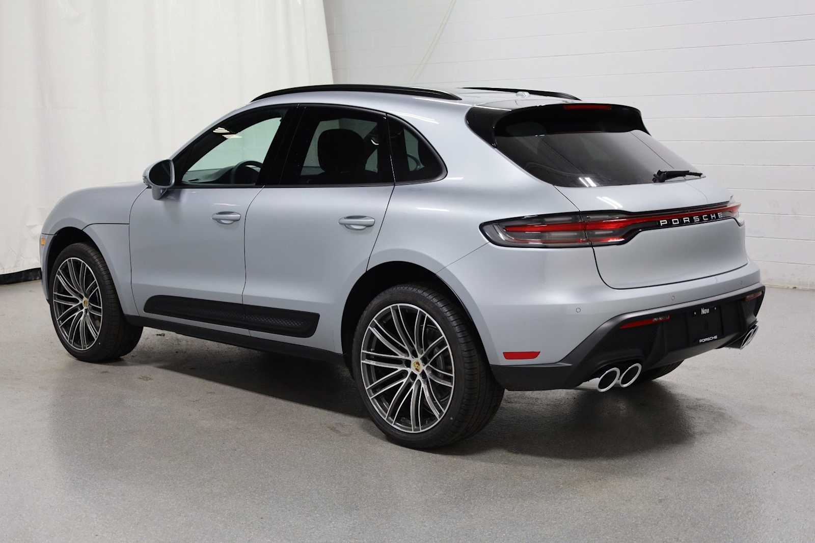 Thumbnail: 2026 Porsche Macan - 3