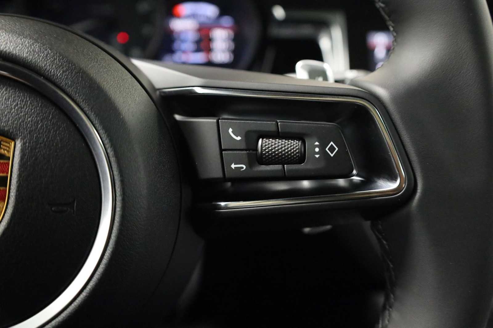 Thumbnail: 2026 Porsche Macan - 28