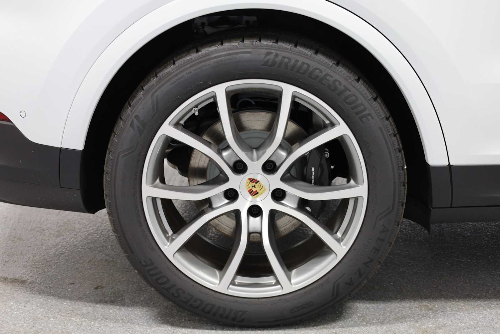 Thumbnail: 2024 Porsche Cayenne - 30