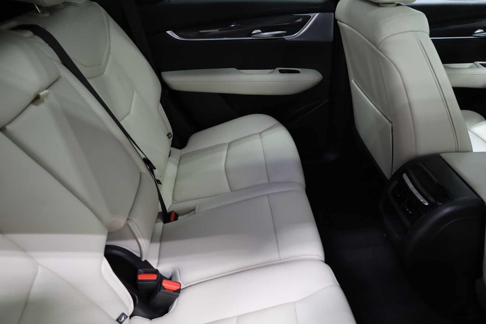 Thumbnail: 2023 Cadillac XT5 - 33