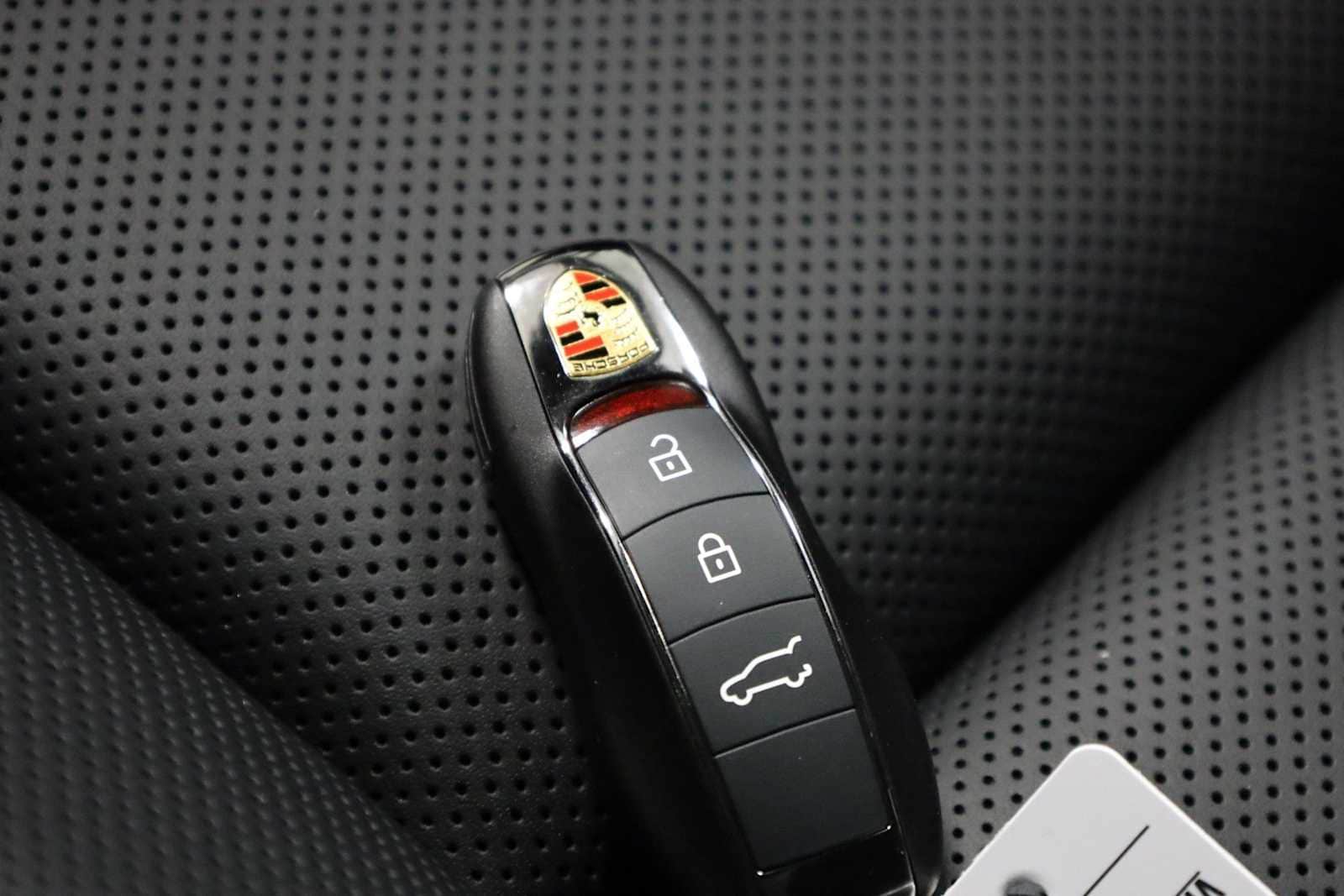 Thumbnail: 2026 Porsche Macan - 43