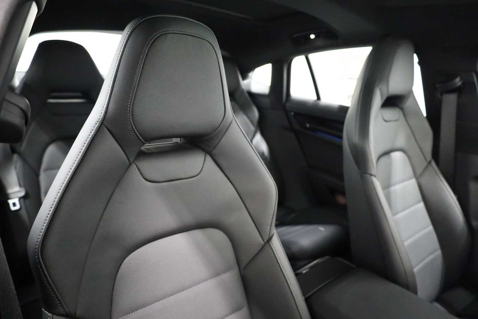 Thumbnail: 2026 Porsche Panamera - 22