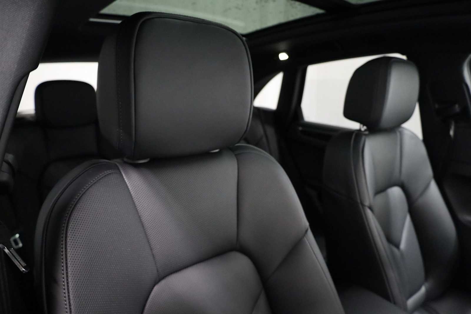 Thumbnail: 2026 Porsche Macan - 22