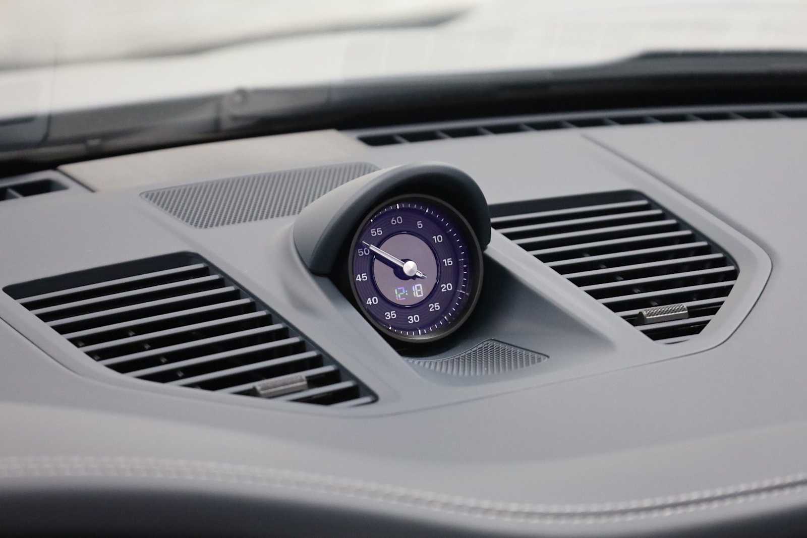 Thumbnail: 2025 Porsche 911 - 17