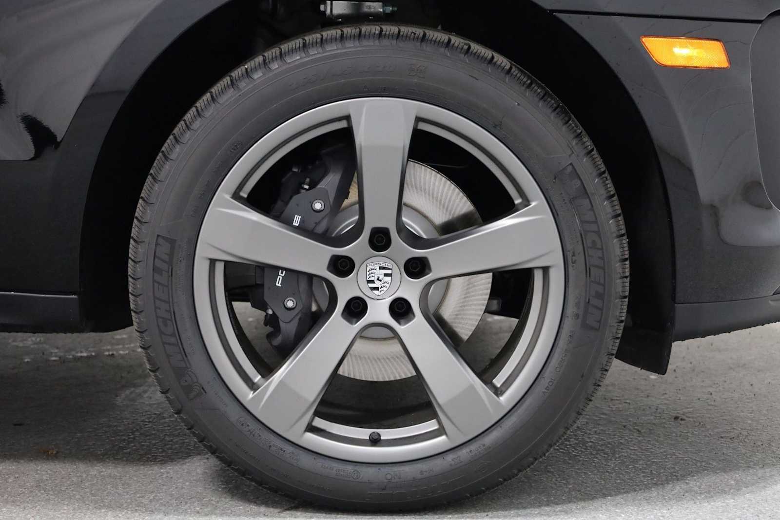 Thumbnail: 2026 Porsche Macan - 12