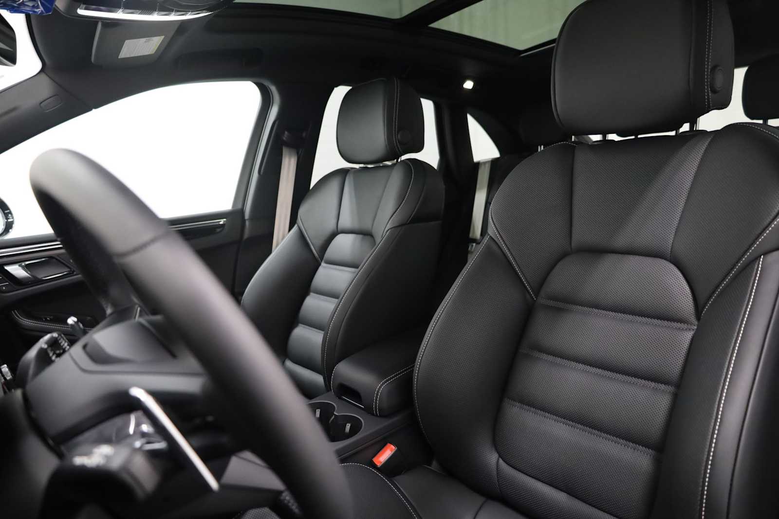 Thumbnail: 2025 Porsche Macan - 5