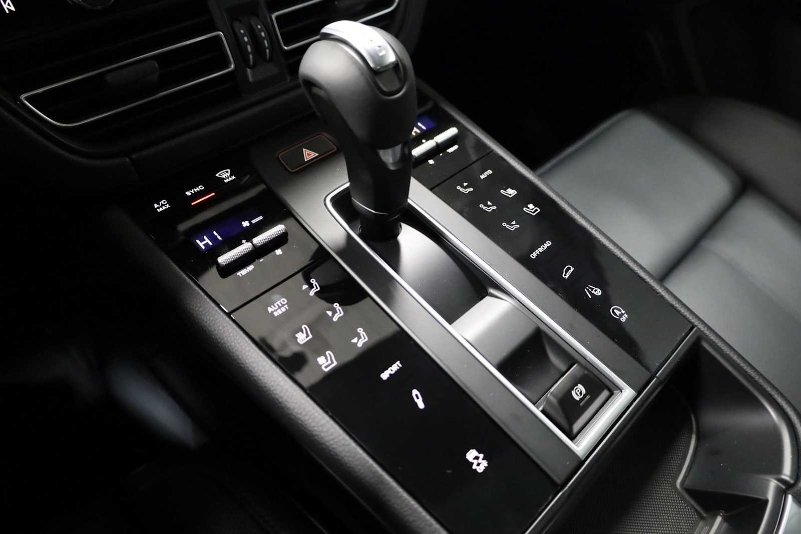 Thumbnail: 2026 Porsche Macan - 29