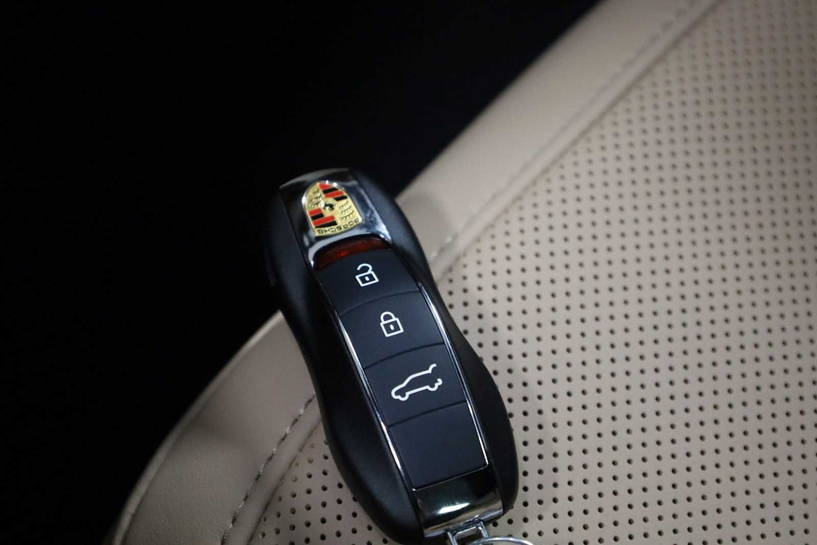 Thumbnail: 2026 Porsche Macan - 44