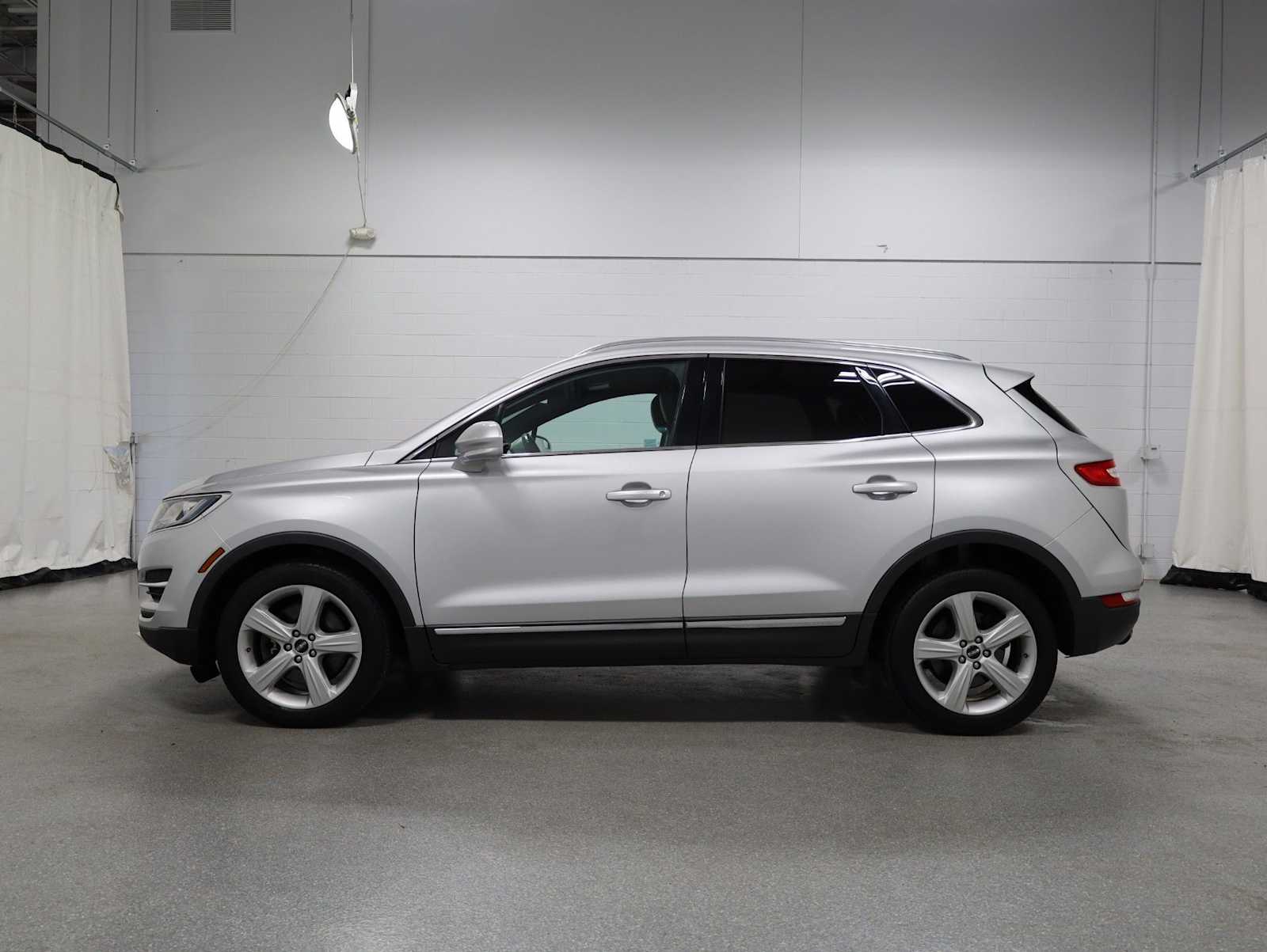 Thumbnail: 2016 Lincoln MKC - 2