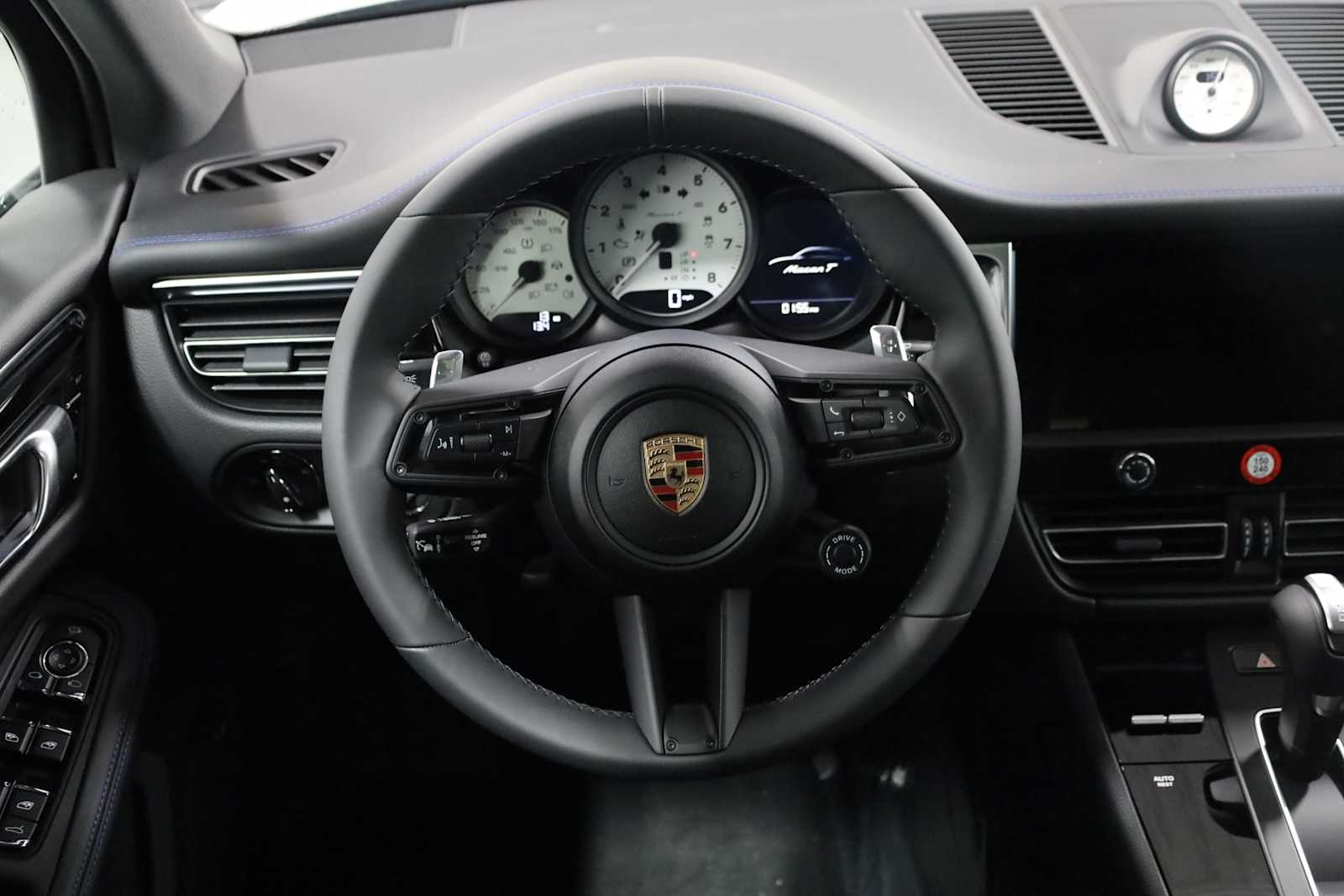 Thumbnail: 2025 Porsche Macan - 25