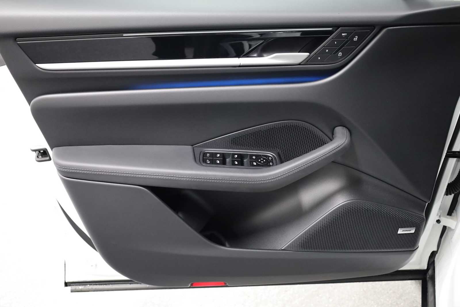 Thumbnail: 2025 Porsche Macan - 16